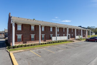 Meadowbrook Apartments in Baton Rouge, LA - Building Photo - Building Photo
