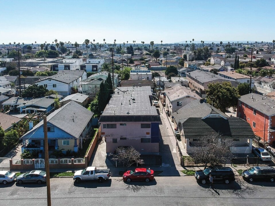 626 W 78th St in Los Angeles, CA - Building Photo