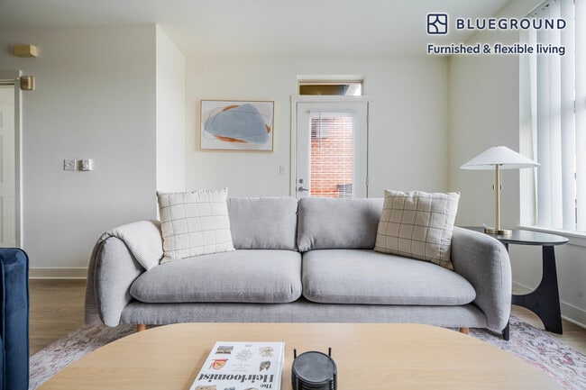 11000 NE 10th St in Bellevue, WA - Building Photo - Building Photo