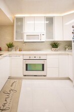 4770 NW 102nd Ave in Doral, FL - Building Photo - Building Photo