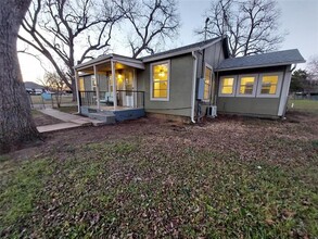 606 W Washington Ave in Whitney, TX - Building Photo - Building Photo