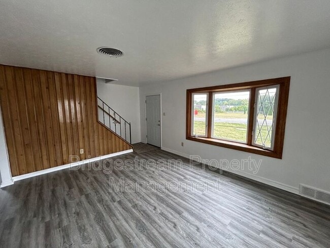 4893 Burkhardt Rd in Dayton, OH - Building Photo - Building Photo