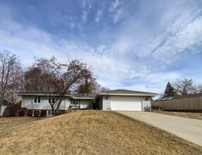 5746 Berwick Pl in Rockford, IL - Building Photo - Building Photo