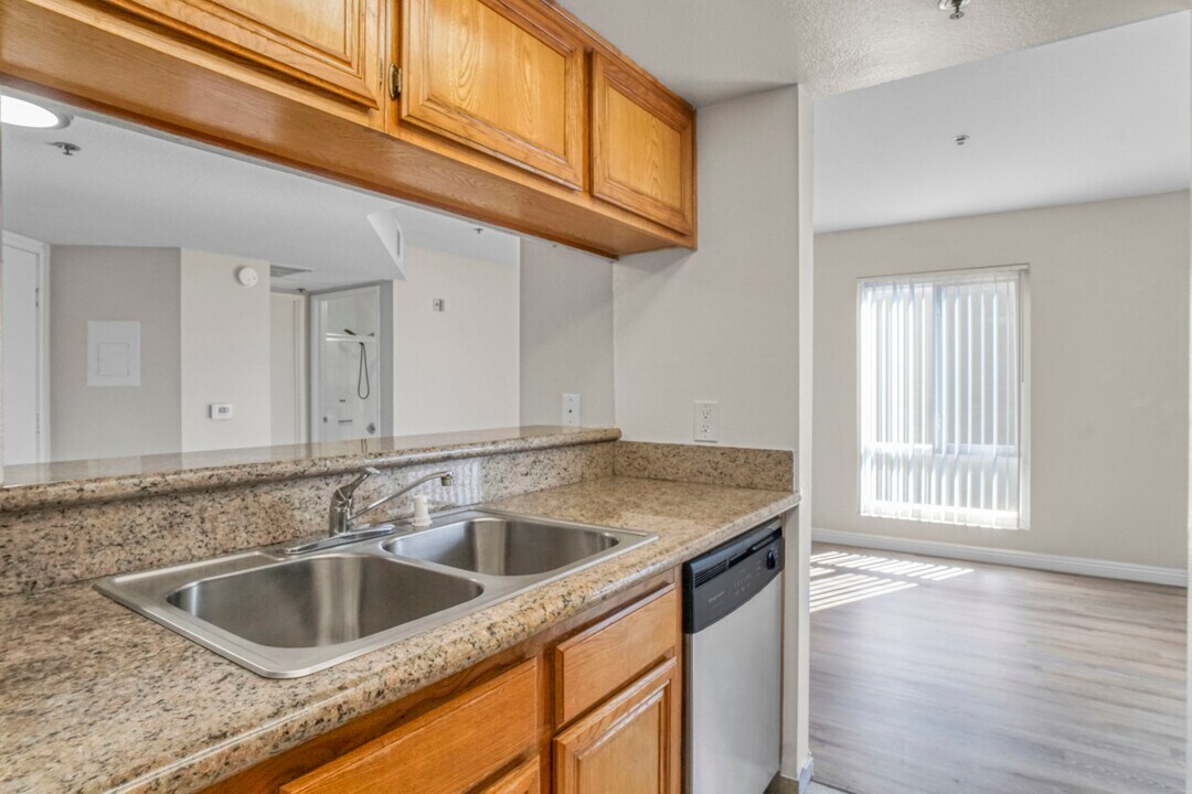 511 Carondelet Apartments in Los Angeles, CA - Building Photo