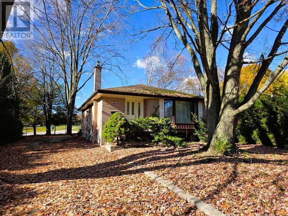 57 Foreht Crescent in Aurora, ON - Building Photo