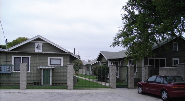 672-680 N Summit Ave in Pasadena, CA - Foto de edificio - Building Photo