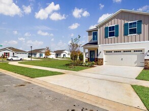 3881 Corsican Ln in Lake Alfred, FL - Foto de edificio - Building Photo