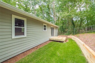 2010 Lakeside Trail in Cumming, GA - Building Photo - Building Photo