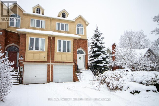 104 A Benson Ave in Richmond Hill, ON - Building Photo - Building Photo