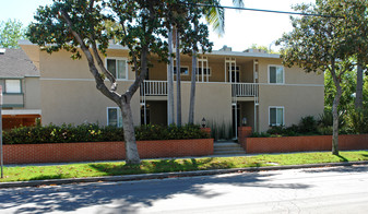 916 Magnolia Ave Apartments