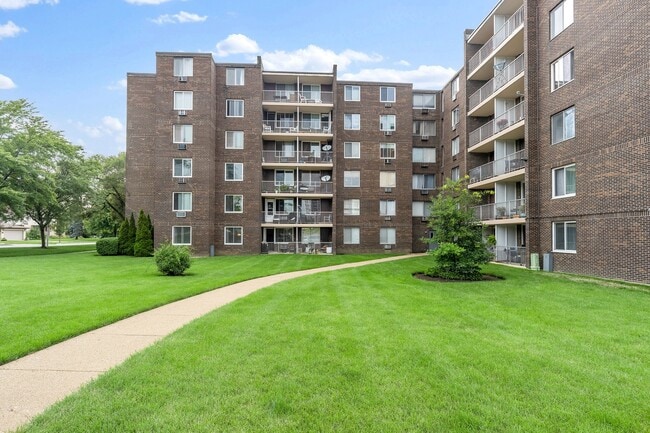 225 S Rohlwing Rd in Palatine, IL - Building Photo - Building Photo