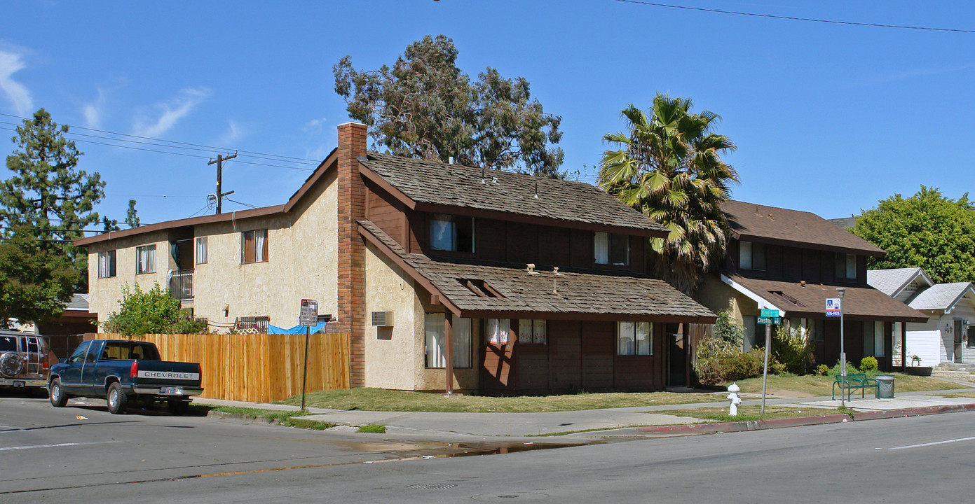 605 E Chestnut Ave in Santa Ana, CA - Building Photo