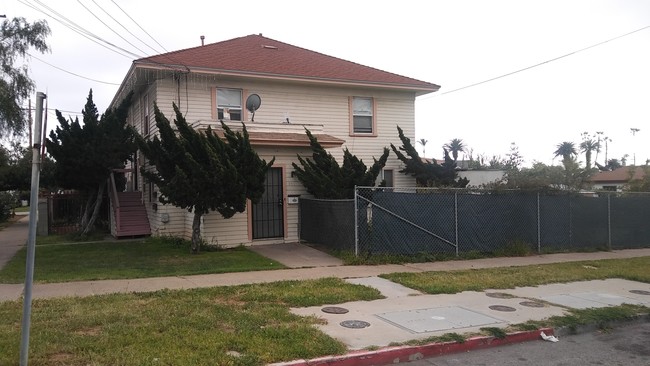206 D Ave in National City, CA - Foto de edificio - Building Photo