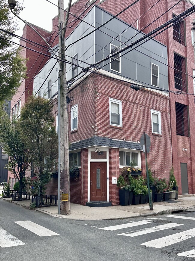 853 N American St, Unit A