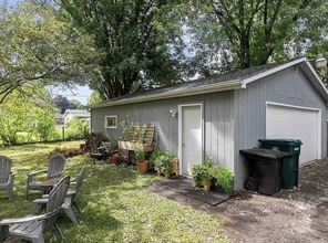 1323 Cardinal Ln in Green Bay, WI - Foto de edificio - Building Photo