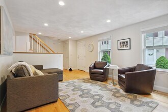 9 Fitch Ct in Wakefield, MA - Building Photo - Building Photo