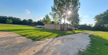 405 Battlebell Rd in Highlands, TX - Foto de edificio - Building Photo