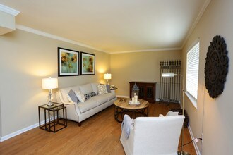 The Crescent at Lakeshore in Homewood, AL - Building Photo - Interior Photo