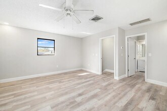 928 Laurel Ave in Venice, FL - Building Photo - Building Photo