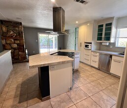 7505 Pinedale Ave in Las Vegas, NV - Building Photo - Building Photo