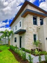 10597 NW 81st Ter, Unit 110B in Doral, FL - Building Photo - Building Photo