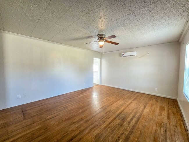 property at 635 W Franklin St