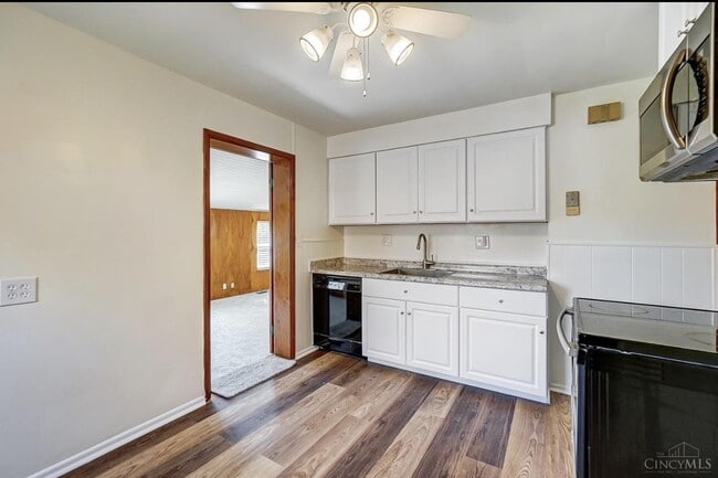 8352 Lyness Dr in Cincinnati, OH - Building Photo - Building Photo