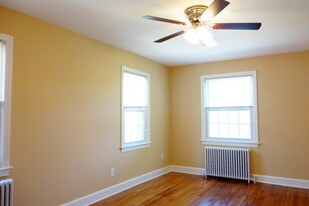 812 Greenwood Cir in Takoma Park, MD - Building Photo