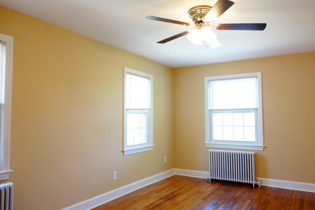 812 Greenwood Cir in Takoma Park, MD - Building Photo