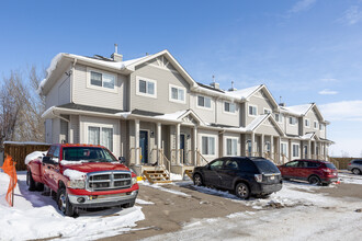 125 Strathaven Dr in Strathmore, AB - Building Photo - Building Photo