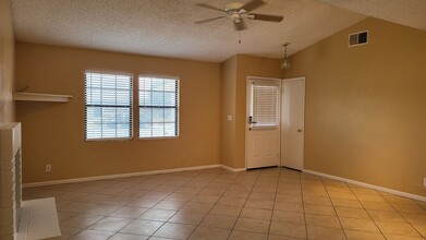 7411 Newcrest Cir in Las Vegas, NV - Building Photo - Building Photo