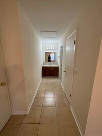 1613 Green Briar Pkwy, Unit B - 6