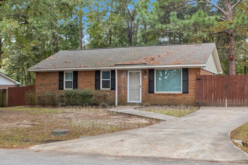 108 Barshay Dr in Summerville, SC - Building Photo