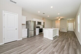 879 Kings Pine Ct in Ruskin, FL - Building Photo - Building Photo