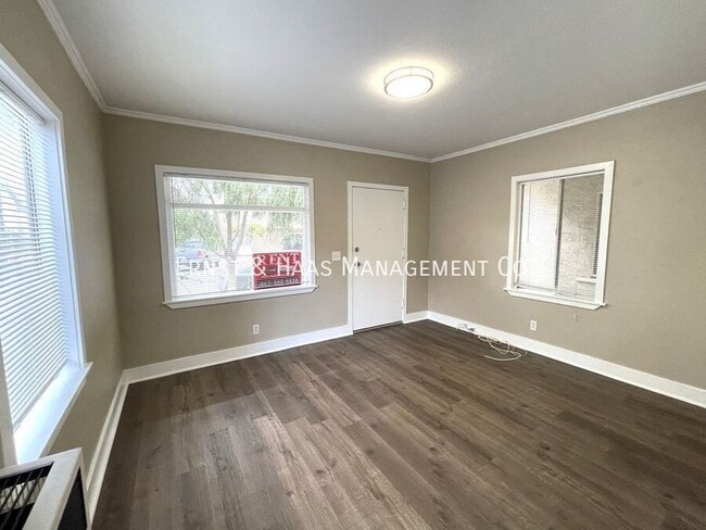 property at 1220 E Appleton St