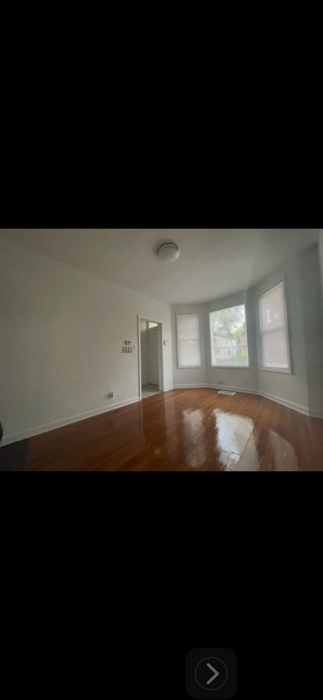 8818 S Saginaw Ave, Unit First floor uni