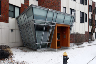 Chestnut Hill Park Condominiums in Brighton, MA - Foto de edificio - Building Photo