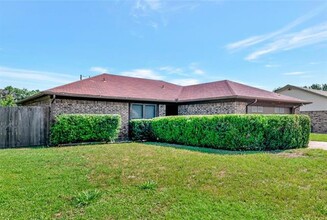 1404 Tobie Layne St in Benbrook, TX - Building Photo - Building Photo