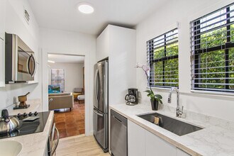 260 Oleander Ave-Unit -E1 in Palm Beach, FL - Foto de edificio - Building Photo