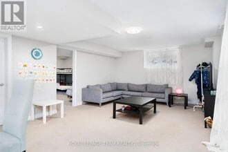12 Knockaderry Cres in Ottawa, ON - Building Photo - Building Photo