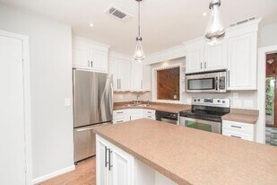 1825 Sussex Rd in Blacksburg, VA - Building Photo