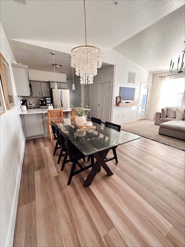 1809 W Terra Vista Ln in Saratoga Springs, UT - Building Photo - Building Photo