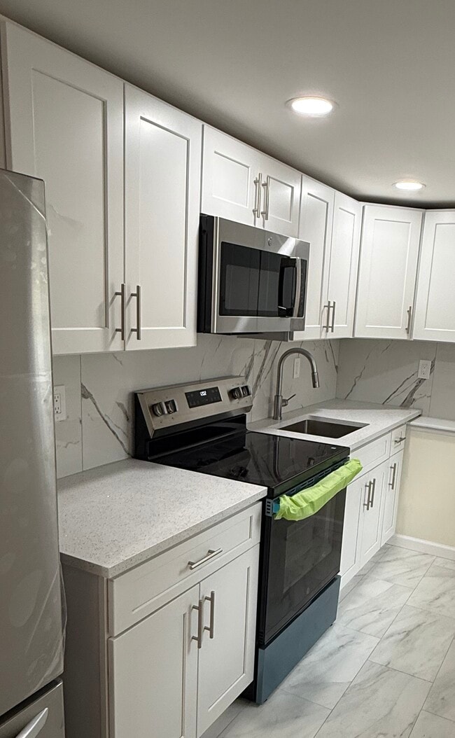 51 Wyandanch Blvd in Smithtown, NY - Foto de edificio - Building Photo