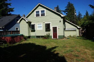 3235 NE 51st Ave in Portland, OR - Building Photo - Building Photo