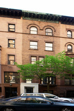 323 W 82nd St in New York, NY - Building Photo - Building Photo