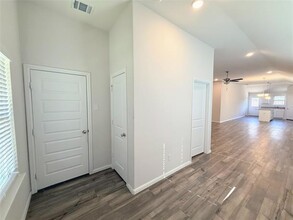 14072 Drover St in Pilot Point, TX - Foto de edificio - Building Photo