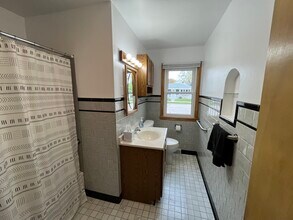 3505 Schroeder Dr in Manitowoc, WI - Building Photo - Building Photo