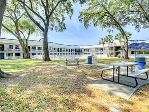 5399 W Irlo Bronson Memorial Hwy in Kissimmee, FL - Building Photo - Building Photo