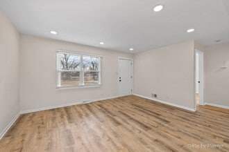 1019 Maple St in Lake In The Hills, IL - Building Photo - Building Photo