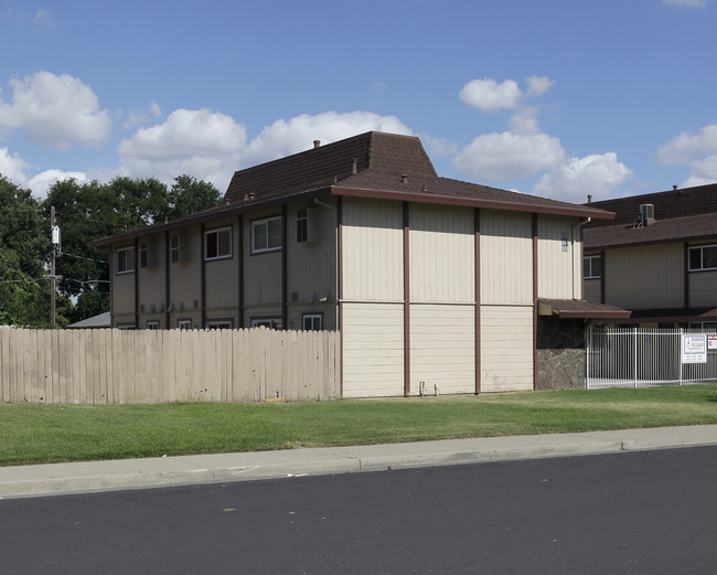 Harbor Village Townhomes in West Sacramento, CA - Foto de edificio - Building Photo